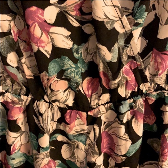 ⭐️2/$25⭐️ BCBGMAXAZRIA Romper - Picture 11 of 12